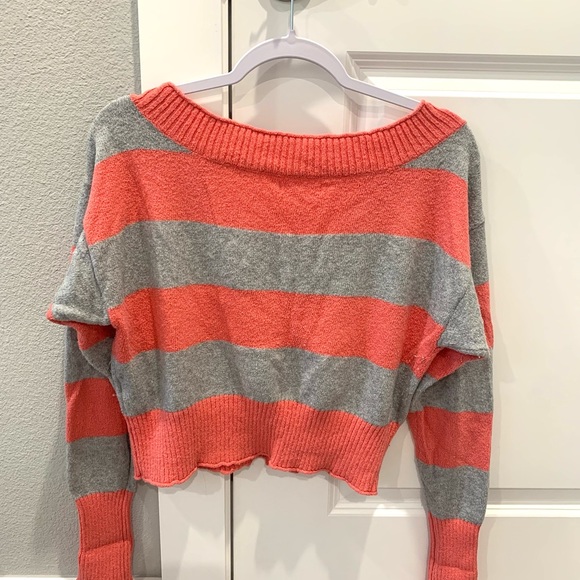 A Size Large Striped V-Neck Aeropostale Sweater - Picture 4 of 4